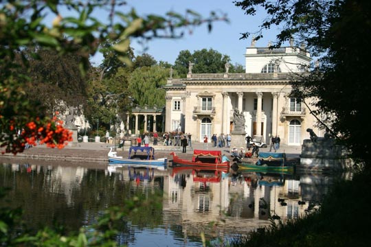 Foto del Palazzo sull'Isola situato nel parco Reale di Lazienki, a Varsavia, in Polonia