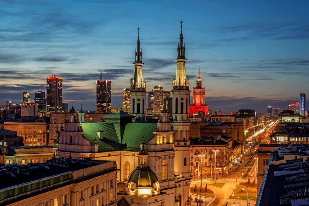Skyline de Varsóvia, moderno e clássico