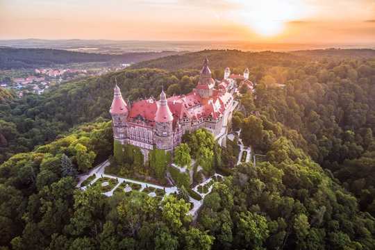 Il castello di Książ in primavera 
