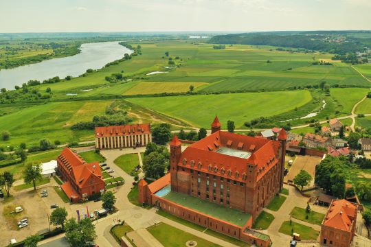 Vista aérea de Gniew con el Vístula