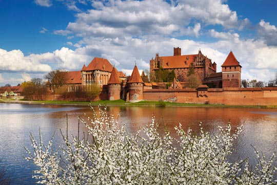 El Castillo de Malbork se visita desde Gdansk, también en visita nocturna