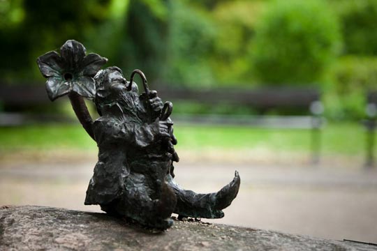 Entre los monumentos de Wroclaw se esconden estas figuritas de gnomos