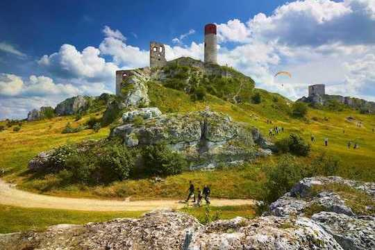 Castello di Olsztyn sullo sfondo