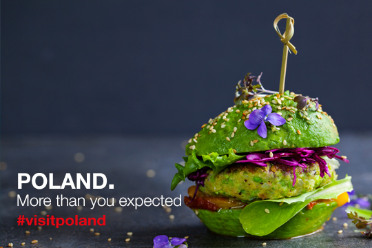 Immagine di un hamburger vegetale colorato e scritta Poland. More than you expected