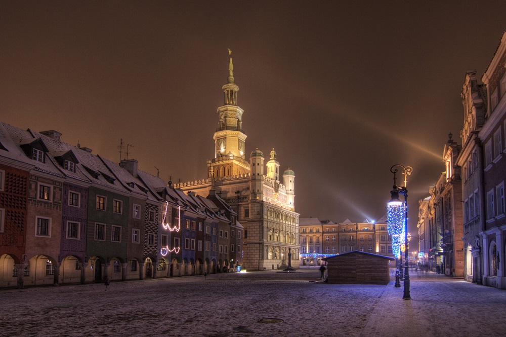 Vista serale sul centro storico di Poznan in inverno