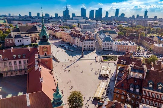Vista dall'alto sul centro di Varsavia, con Piazza del Castello in primo piano