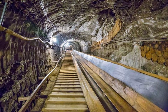 Tunnel all'interno della miniera di sale di Bochnia