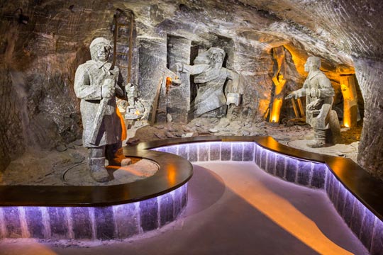 La miniera di sale a Wieliczka, tre sculture in sale
