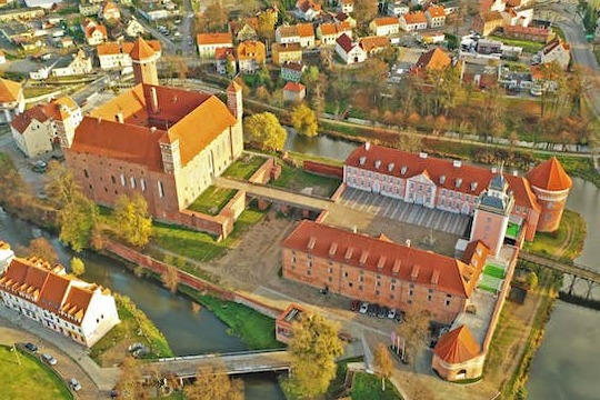 Vista dal drone sul castello di Lidzbark Warminski