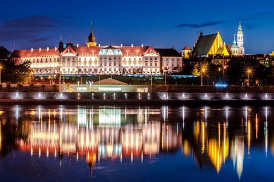 Vista notturna sul Castello Reale a Varsavia, in Polonia
