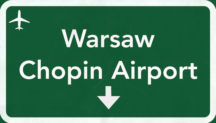 Cartello stradale indicante la direzione per l'aeroporto di Chopin a Varsavia