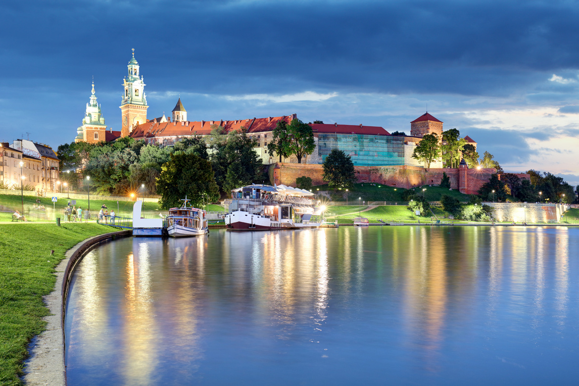 Vista do Castelo de Wawel e o rio Vístula