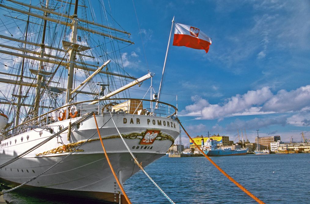 Navio escola no porto de Gdynia