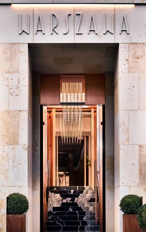 Wejście-Hotel-Warszawa 302x479.jpg